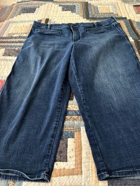 Levi's Dark Blue Cropped Jeans